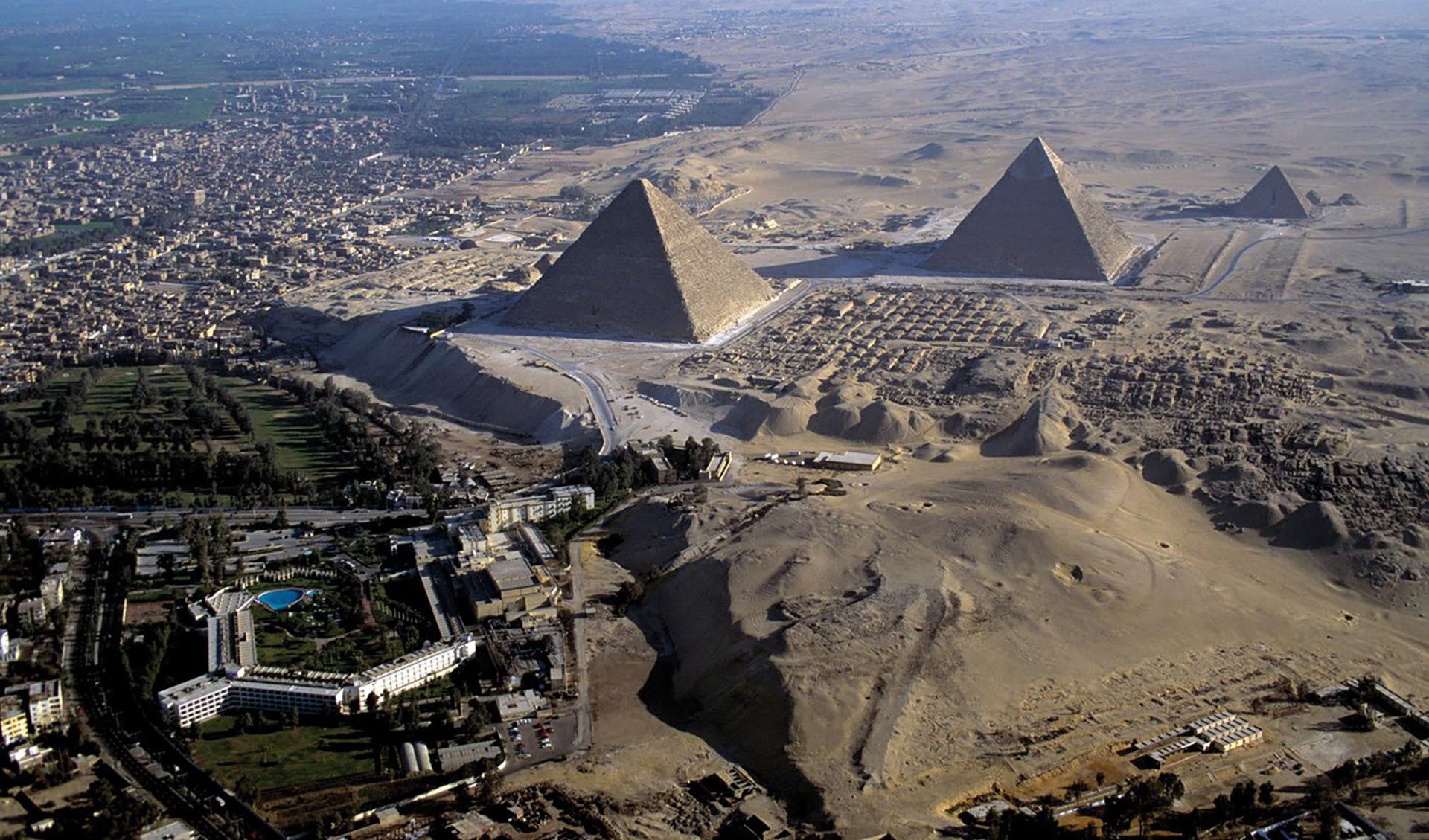 египетские пирамиды фото из космоса